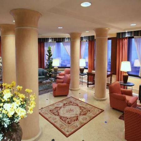 Hotel Cyrano Saronno Exterior foto
