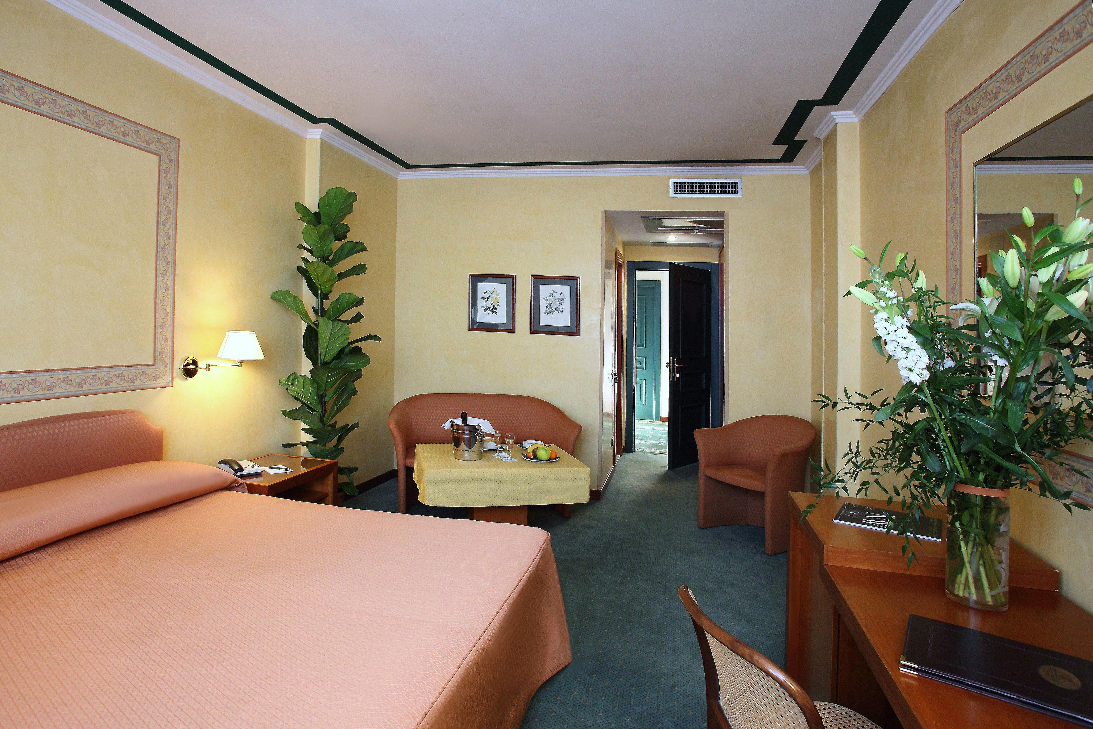 Hotel Cyrano Saronno Exterior foto