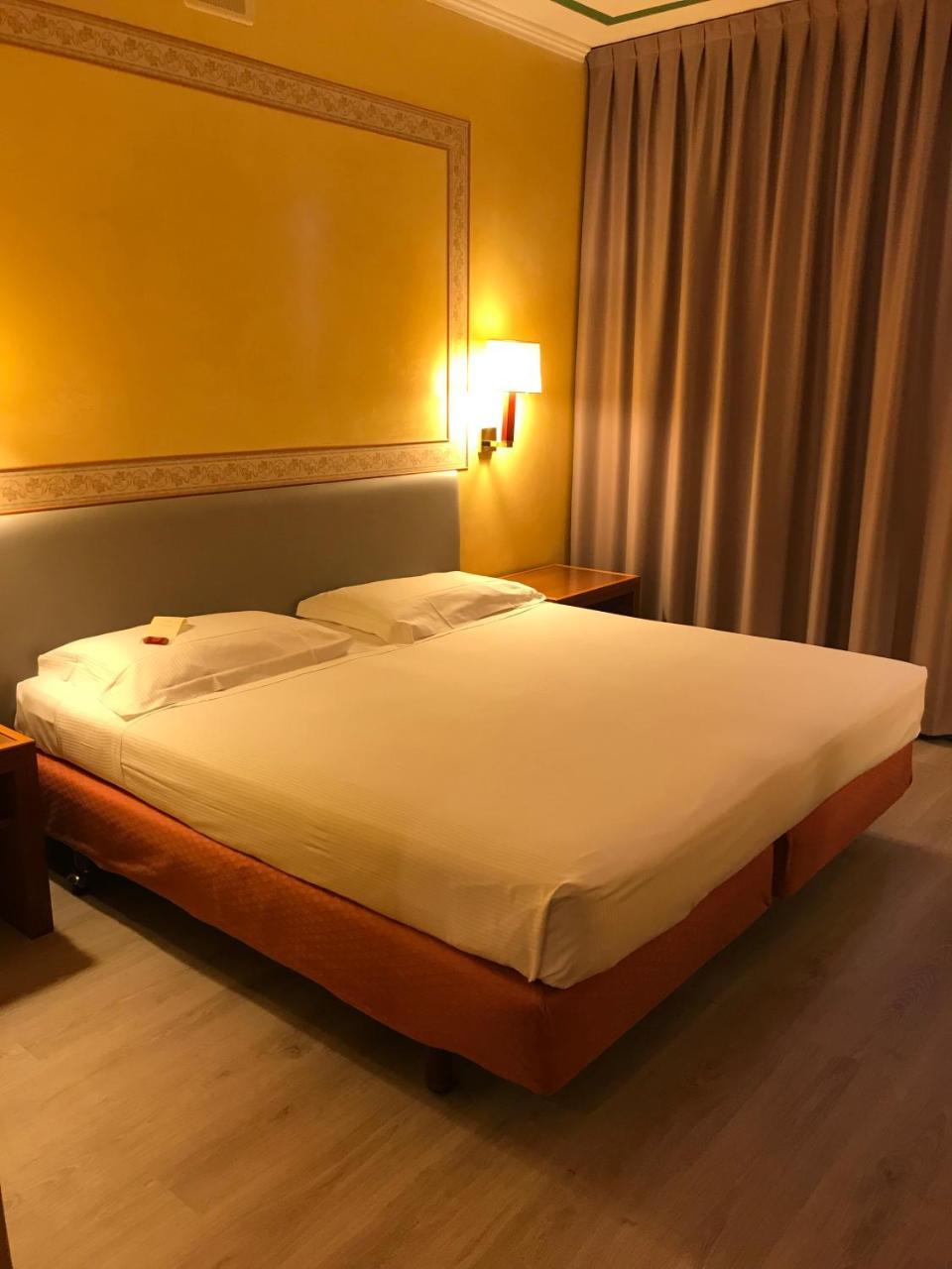 Hotel Cyrano Saronno Exterior foto